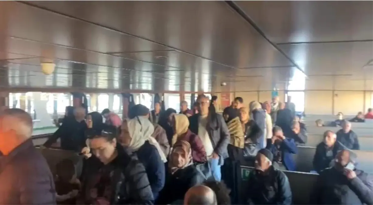 Eminönü-Üsküdar Vapurunda Arıza: Yolcular Başka Bir Vapur ile Tahliye Edildi