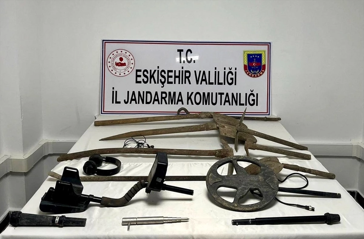 Eskişehir\'de izinsiz kazı yapan 4 kişi tutuklandı