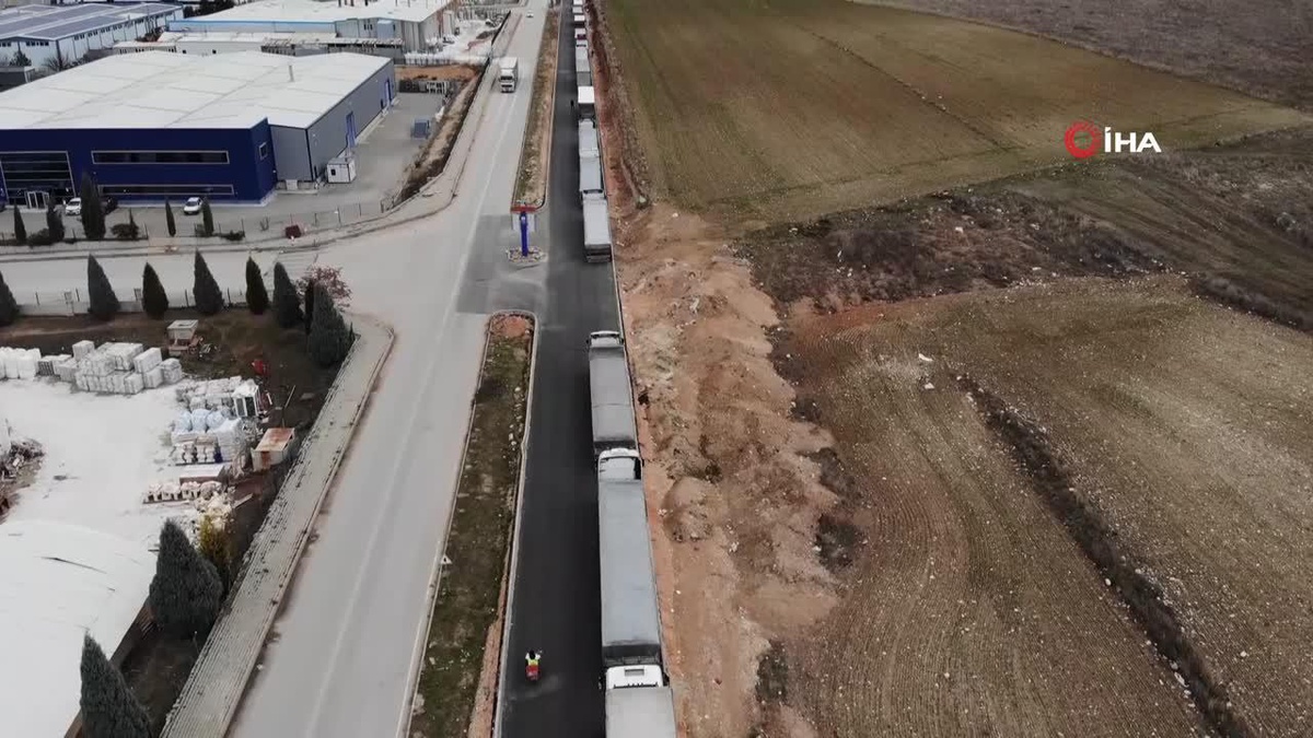 Eskişehir OSB\'de kilometrelerce uzayan tır kuyruğu oluştu