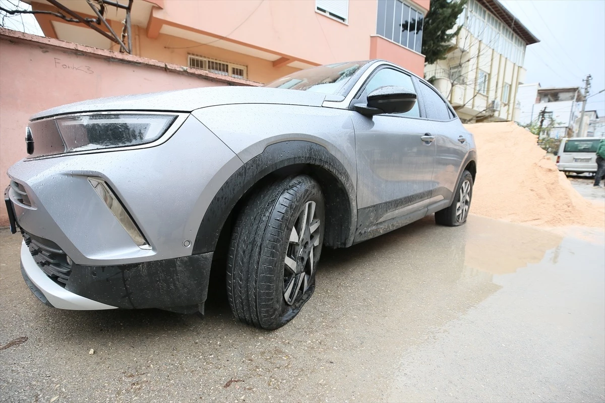 Gaziantep\'te 200 Araçta Lastik Patlatan Şüpheliler Aranıyor