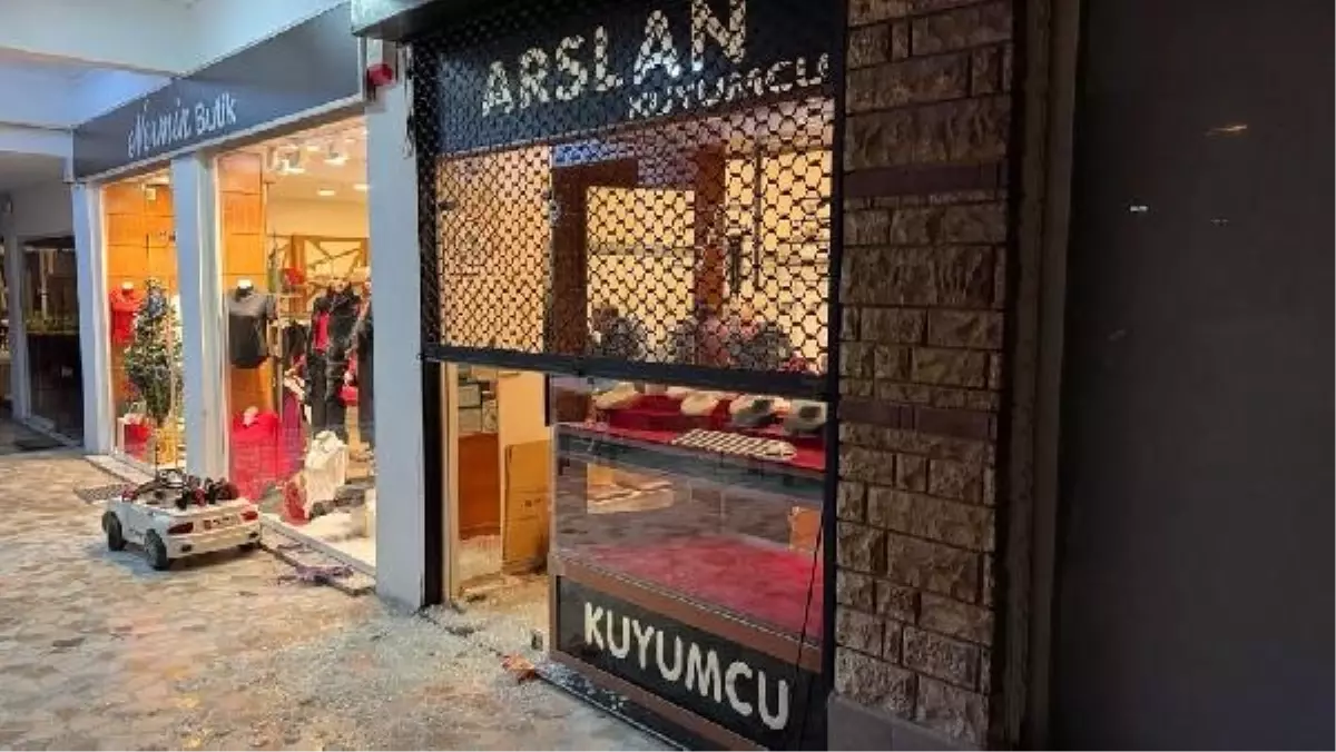 Bursa'da Kuyumcu Soygunu: 4 Kişi 500 Bin TL Değerinde Altınları Çaldı