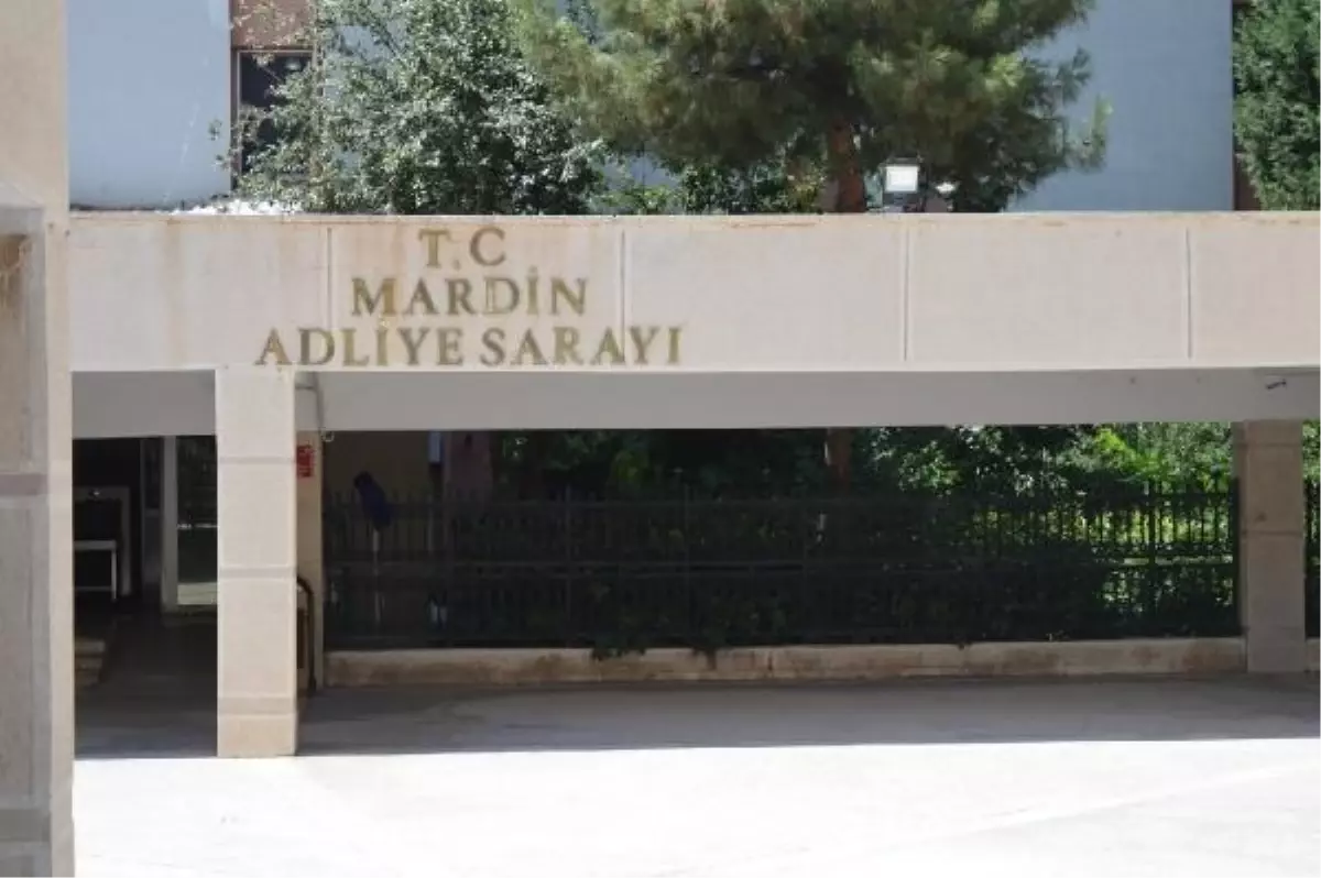 Mardin\'de Hakim, Öğretmen Eşiyle Tartışan Öğrencileri Gözaltına Aldırdı İddiası