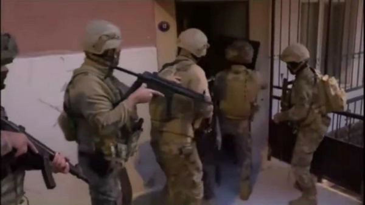 İzmir\'de DEAŞ ve PKK propagandası yapan 4 şüpheli yakalandı
