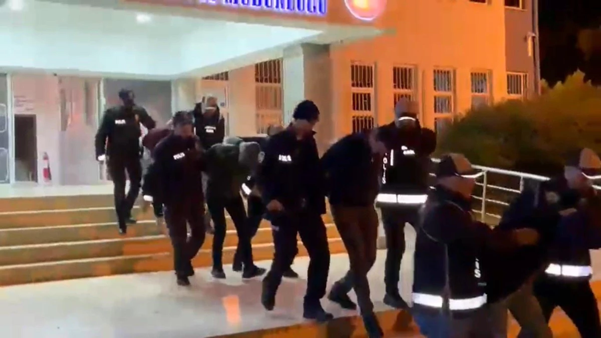 İzmir\'de suç örgütüne operasyon: 3 tutuklama, 6 gözaltı
