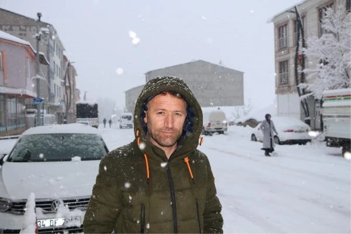 Karlıova\'da Kar Yağışı Nedeniyle Yollar Kapandı