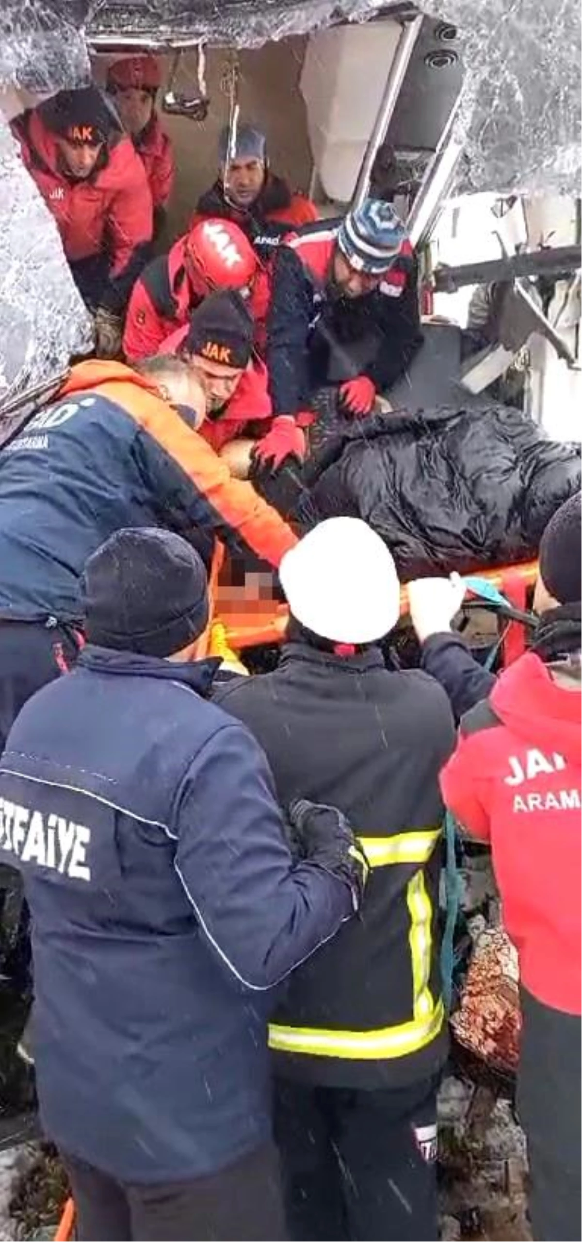 Kars\'ta Zincirleme Trafik Kazasında 2 Kişi Hayatını Kaybetti