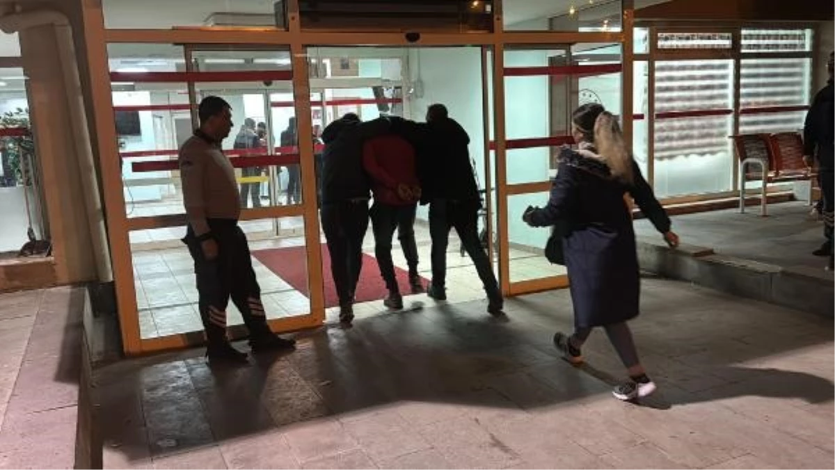 Nevşehir\'de İş Yeri Sahibi Polis Memuruna Çarptı