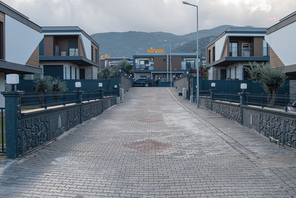 Kuşadası Belediyesi Davutlar Mahallesi\'nde 78 sokak ve 8 caddeyi yeniledi