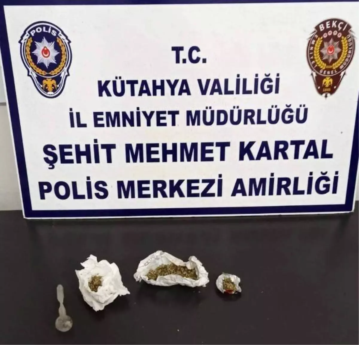 Kütahya\'da Çarşı Mahalle Bekçileri tarafından 2 şahsın üzerinde 12.90 gram bonzai ele geçirildi