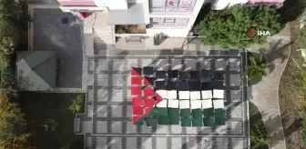 Liseli öğrencilerden Filistin'e destek için bayraklı koreografi