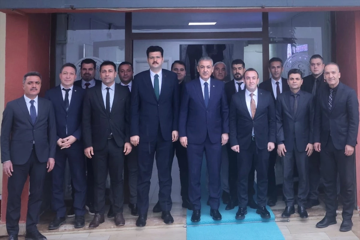 Mardin Valisi ve Büyükşehir Belediye Başkan Vekili Tuncay Akkoyun, Gençlik ve Spor İl Müdürlüğünü ziyaret etti