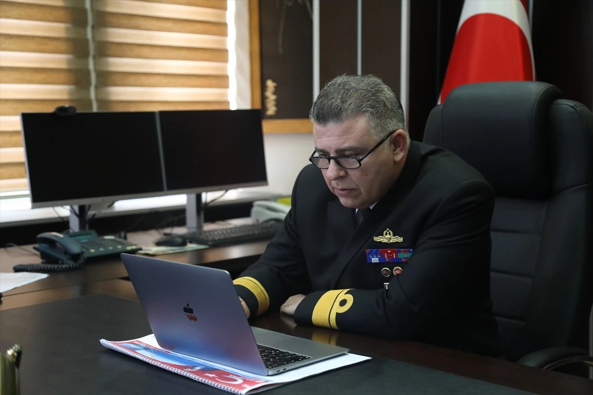 Sahil Güvenlik Karadeniz Bölge Komutanı Tuğamiral Ahmet Bahadır, \'Yılın Kareleri\' oylamasına katıldı