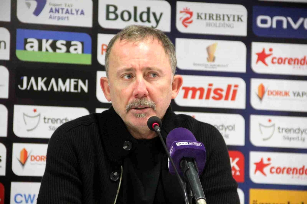 Antalyaspor Teknik Direktörü Sergen Yalçın: Kendi sistemimizi oturtmak için biraz zaman gerekiyor