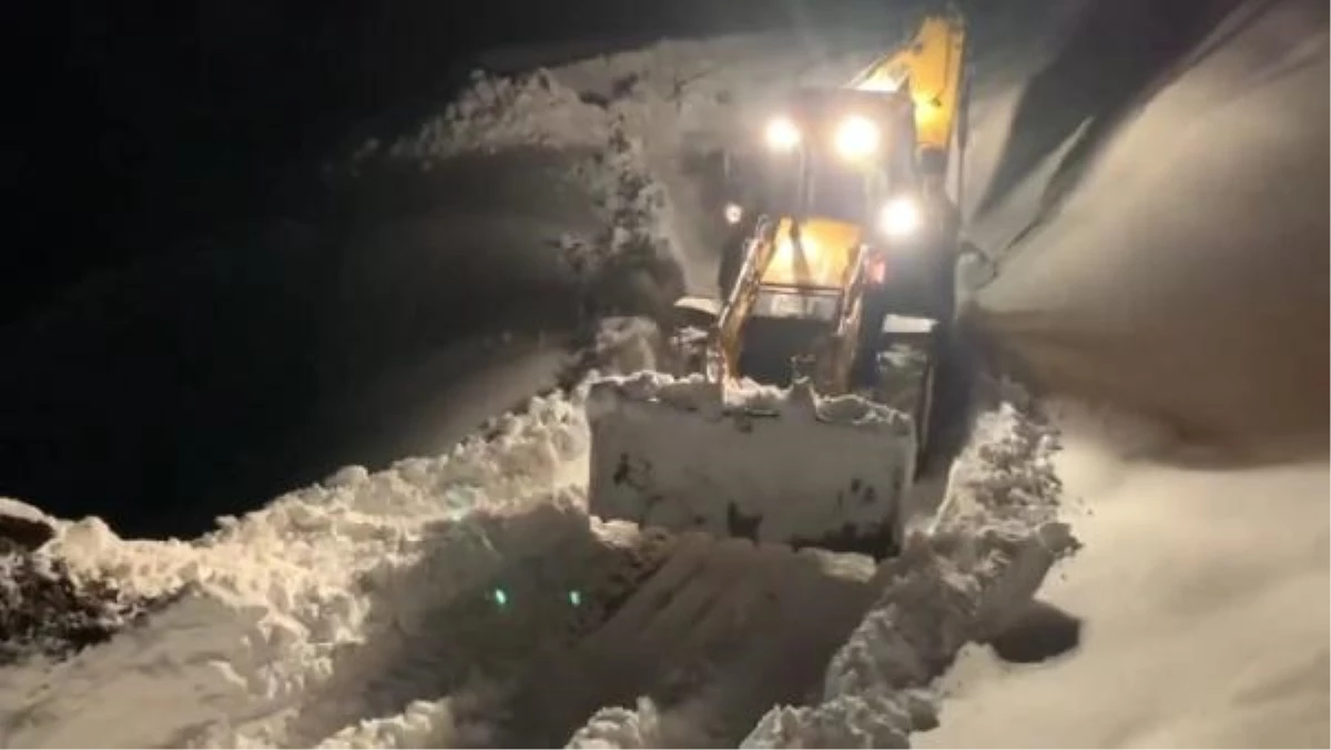 Şırnak\'ta Kar Yağışı Nedeniyle 7 Köy ve 7 Mezra Yolu Ulaşıma Kapandı