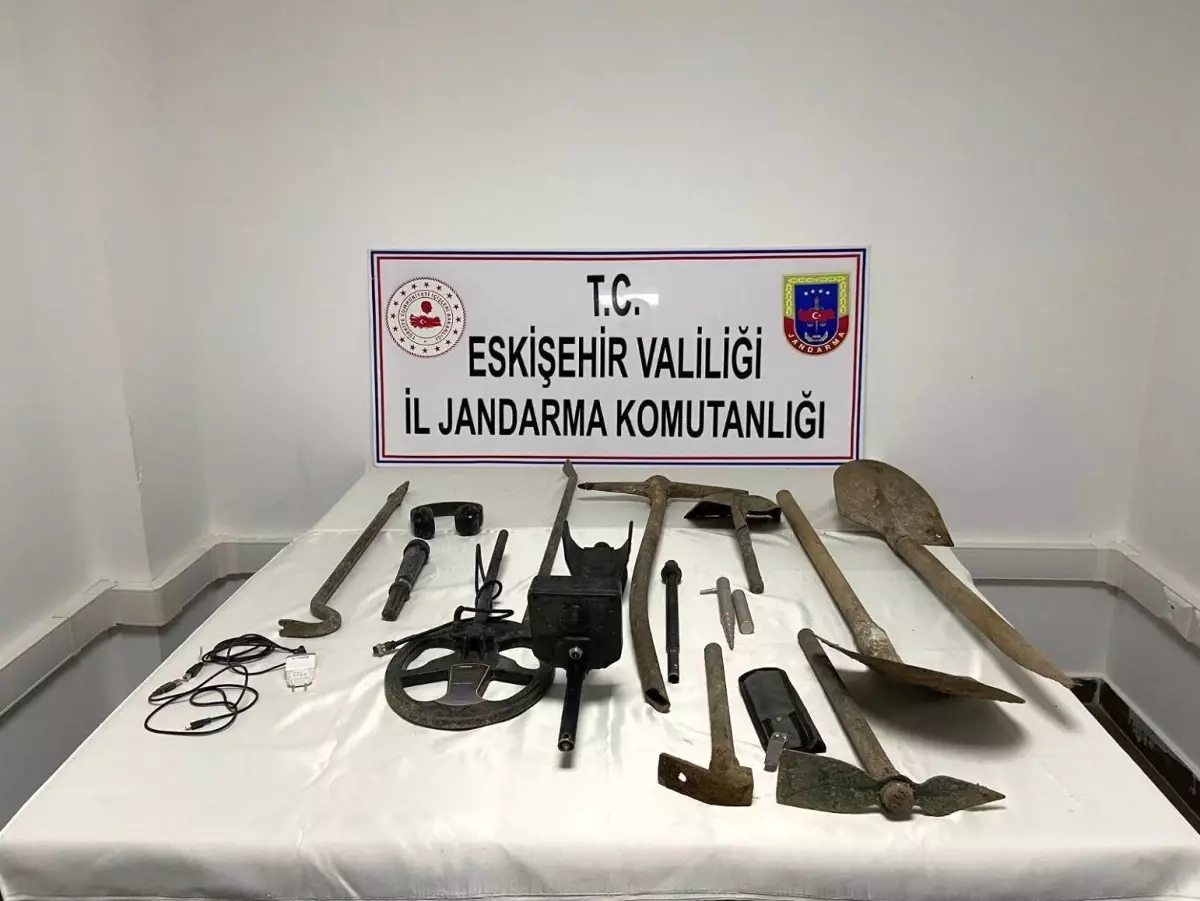 Eskişehir\'de Kaçak Kazı Yapan 4 Şüpheli Tutuklandı