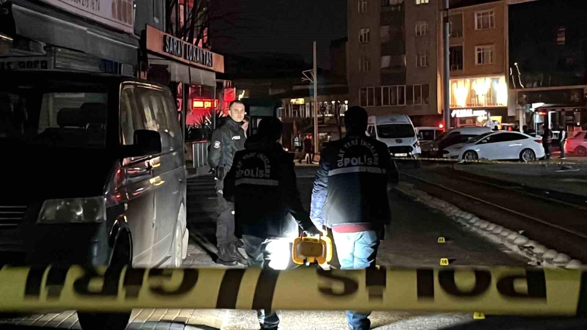 İzmit\'te Sokak Ortasında Silahlı Saldırı: Şüpheli, Yaraladığı Şahsa Tekrar Kurşun Yağdırdı
