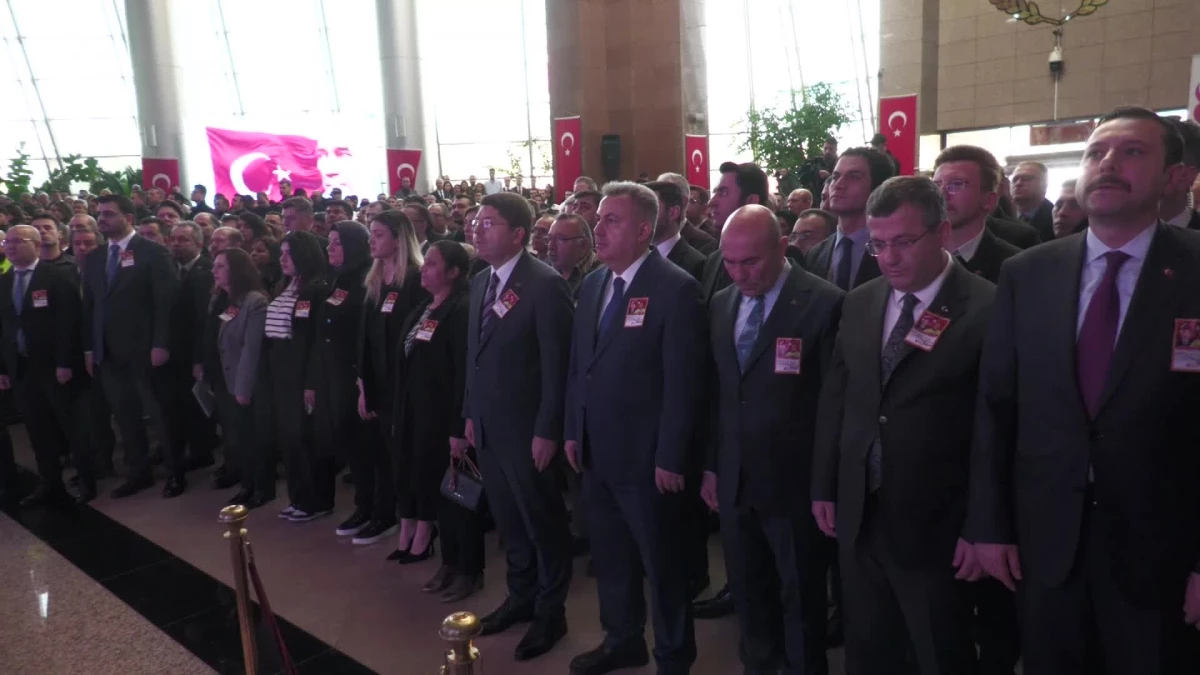 İzmir Adliyesi\'nde Şehit Polis ve Mübaşir İçin Anma Töreni Düzenlendi