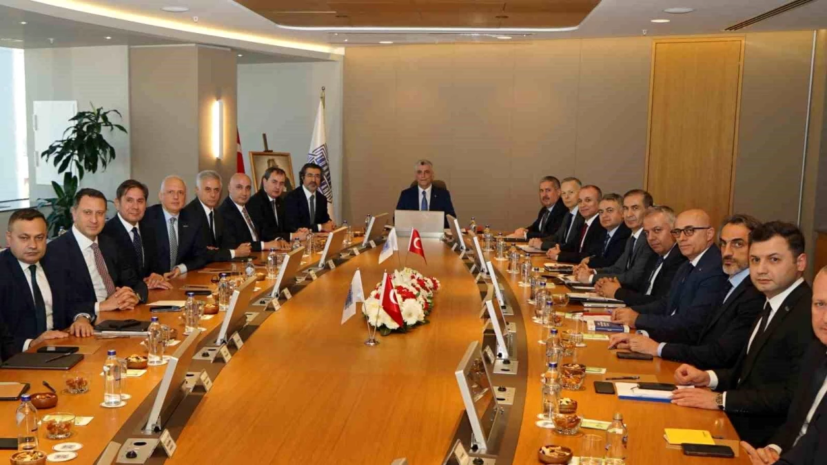 Ticaret Bakanı Ömer Bolat Türkiye Bankalar Birliği\'ni Ziyaret Etti