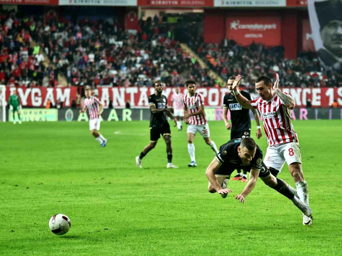Trendyol Süper Lig\'in 19. haftasında Antalyaspor ile Alanyaspor berabere kaldı