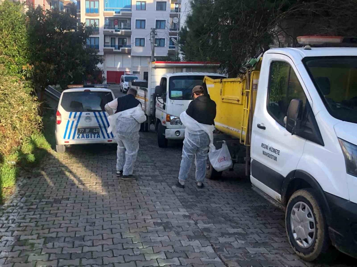 Yalova\'da Çöp Evden 2 Ton Atık Çıkarıldı