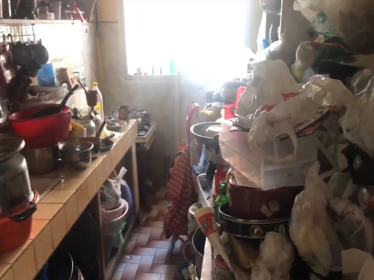 Yalova\'da 2 Ton Çöp Çıkarılan Ev Temizlendi