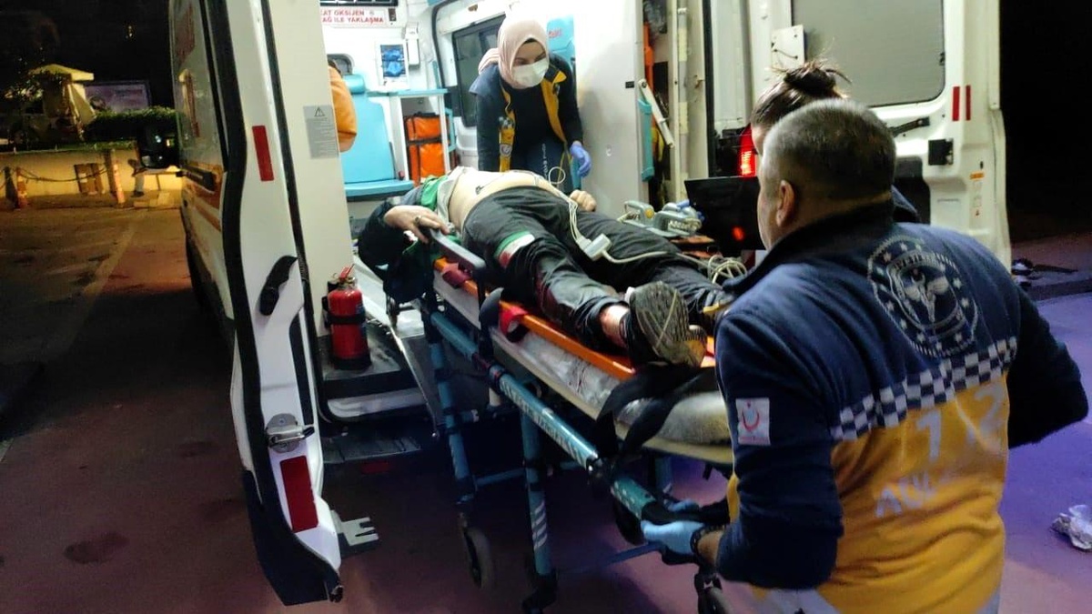 İzmit\'te şüpheli, yaralı kişiye tabancayla ateş etti