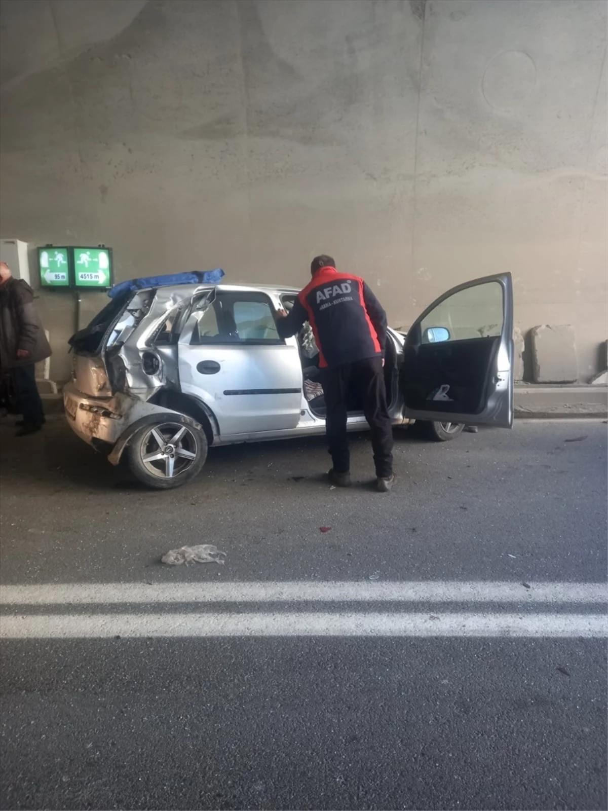 Artvin\'de otomobiller çarpıştı: 5 yaralı