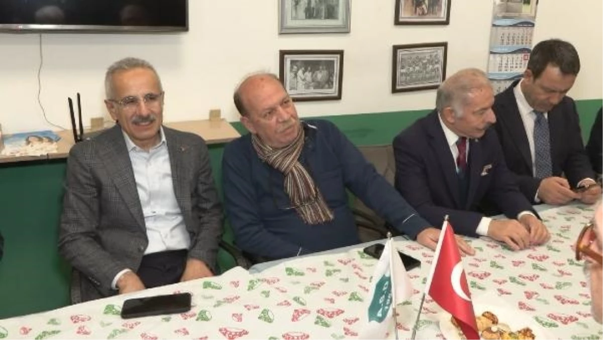 Ulaştırma ve Altyapı Bakanı Abdulkadir Uraloğlu, Büyükşehir Belediyesi\'ne yapılan tercihi eleştirdi