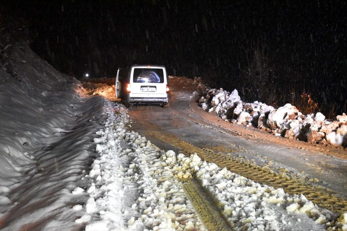 Bitlis\'te kar ve tipi nedeniyle mahsur kalan 10 vatandaş kurtarıldı