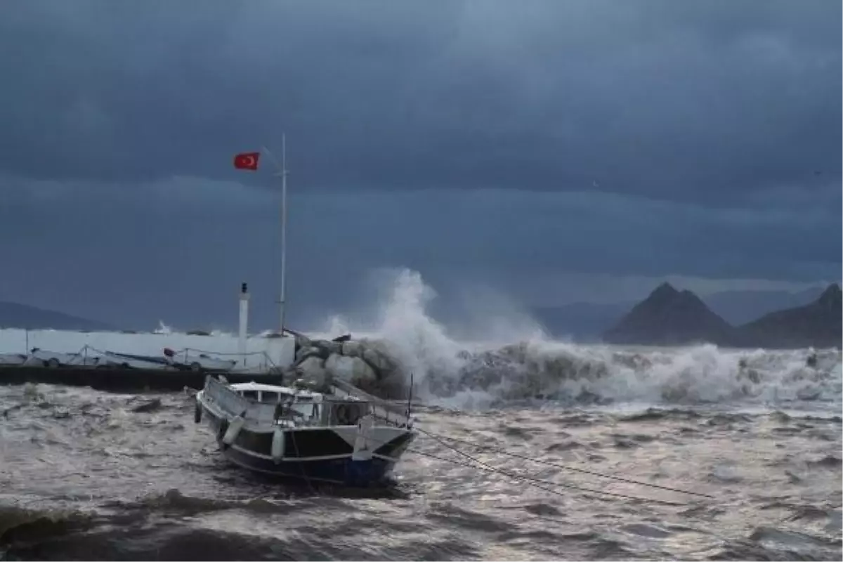 Bodrum-Datça Feribot Seferleri Fırtına Nedeniyle İptal Edildi