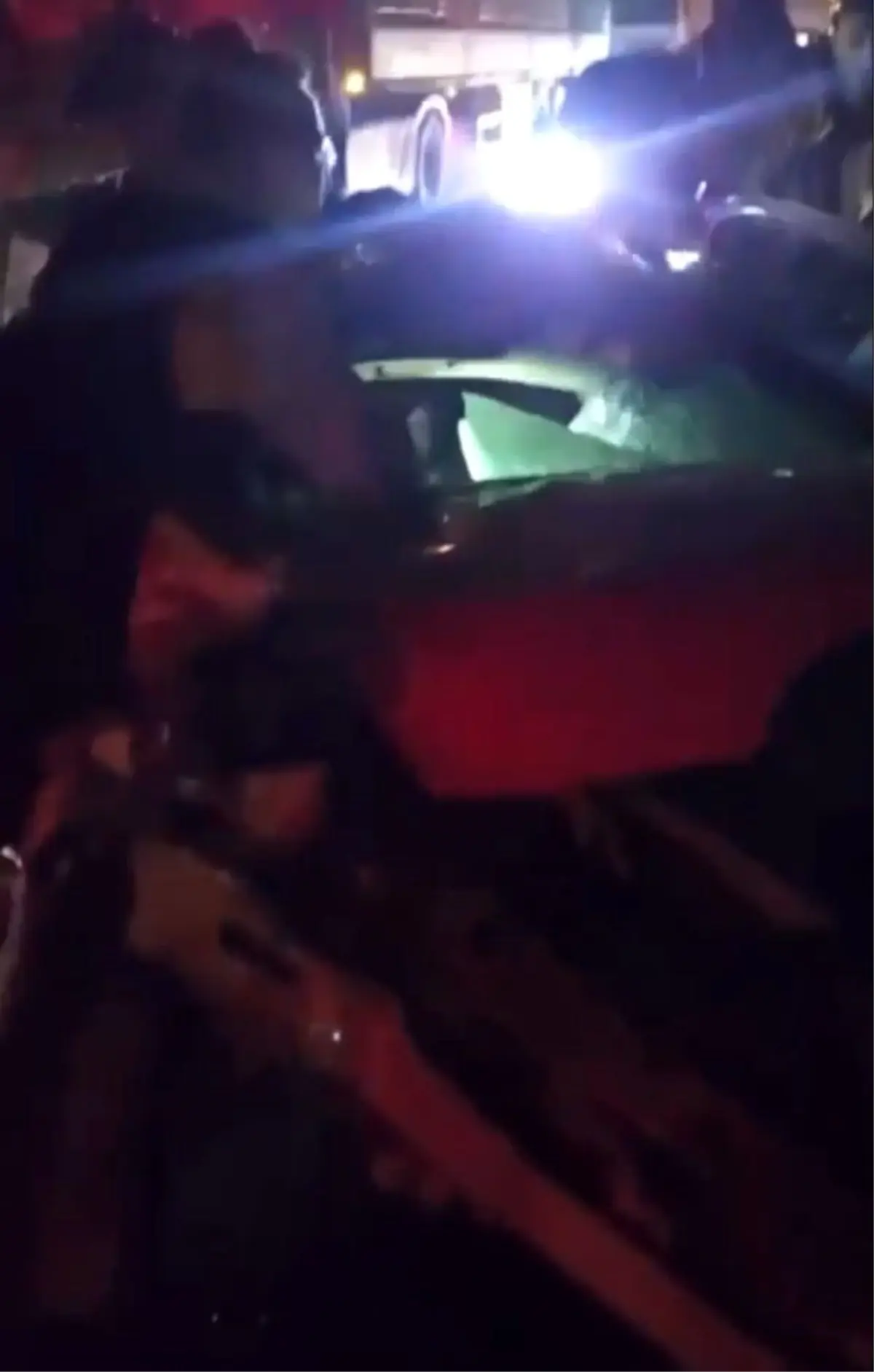 Bursa\'da otomobil tıra çarptı: Sürücü hurdaya döndü