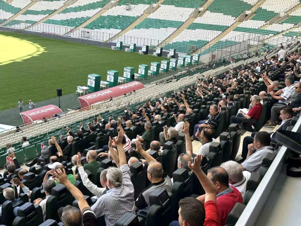 Bursaspor Yönetimi, 136 Kişiyi Oy Kullanabilir Listesine Ekleme İddiaları