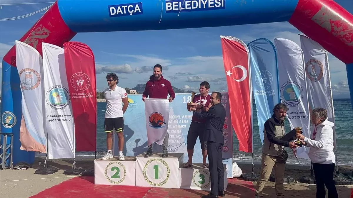 Muğla\'nın Datça İlçesinde 18. Açık Deniz Kış Yüzme Maratonu Düzenlendi