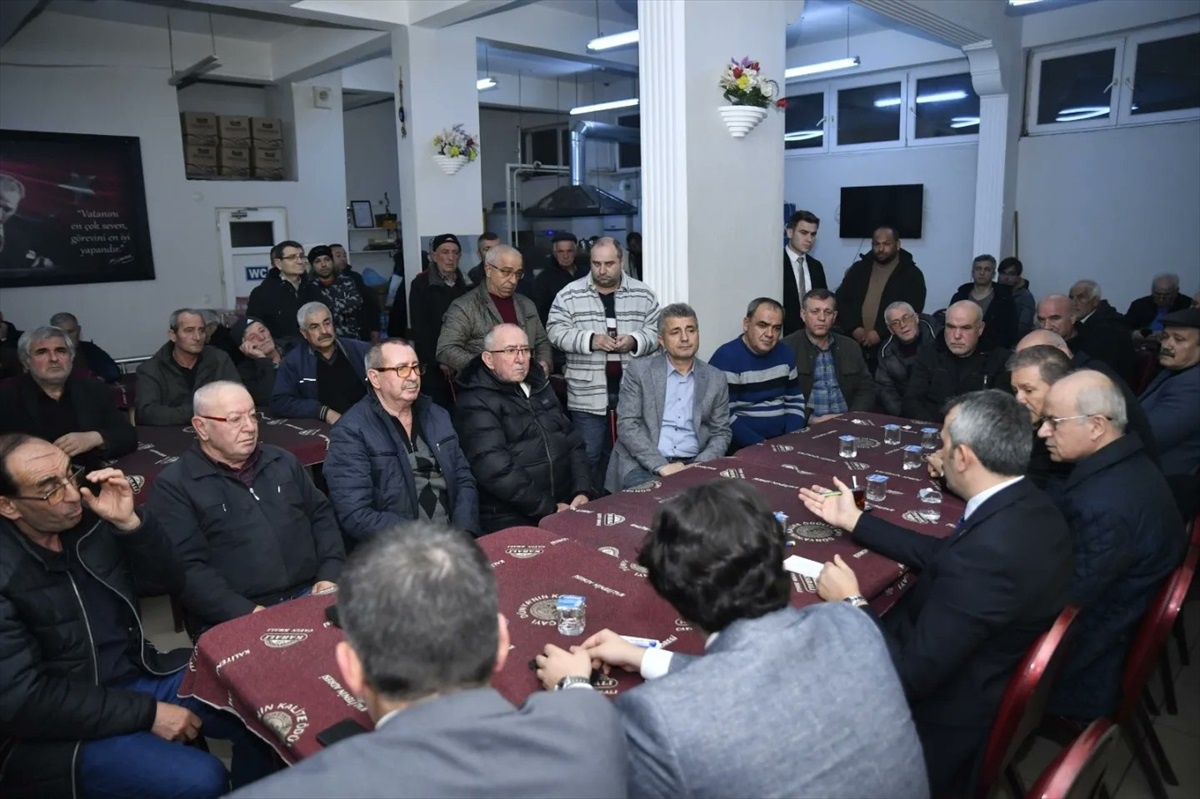 Edirne Valisi Yunus Sezer, Barutluk Mahallesi\'nde vatandaşlarla bir araya geldi