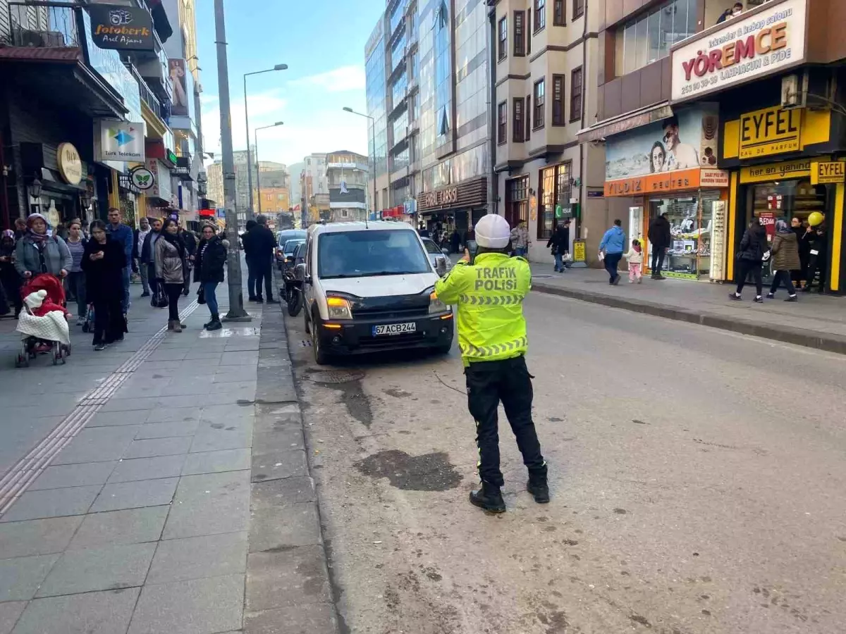 Zonguldak\'ta trafik ekipleri gelişi güzel parklara geçit vermedi