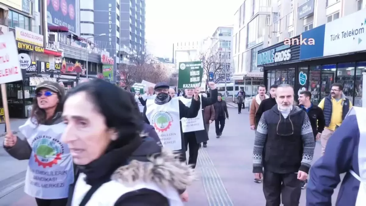 Emeklilerden, Ankara\'da \'Maaş\' Protestosu: "Karı Koca Emekli Olsa Bile Alınan Maaş Bir Ev Kirası Etmiyor. Evimize Et, Peynir Çeşitleri Girmiyor"