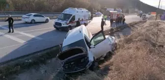 Çorum'da hafif ticari araç ile otomobil çarpıştı, 1 kişi yaralandı