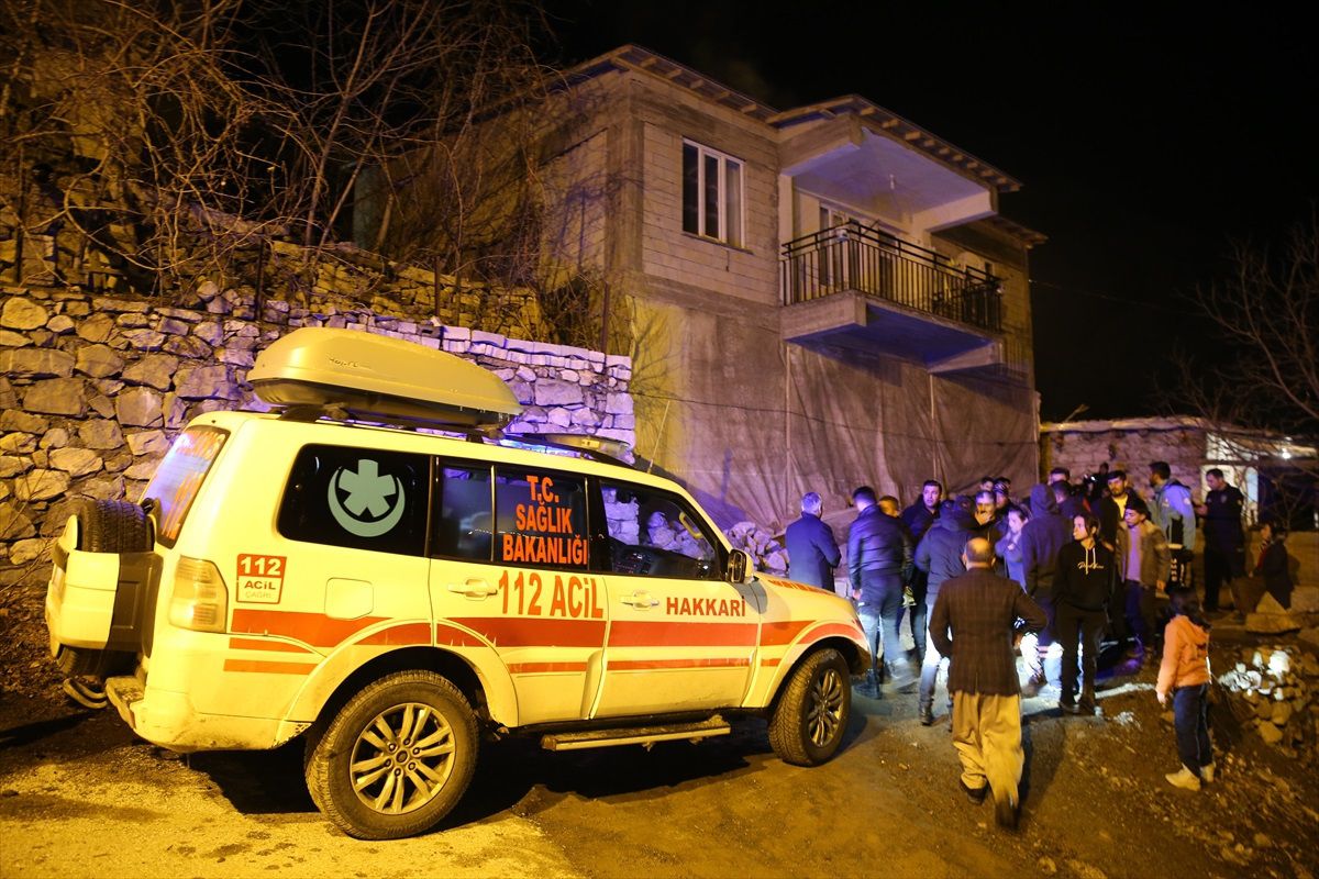 Hakkari\'de heyelan sonucu ev hasar gördü