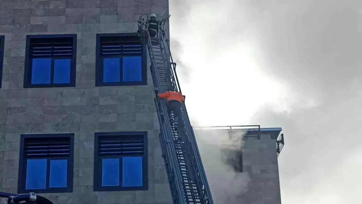 Sivas\'ta Yeni Tıp Fakültesi Hastanesinde Yangın Çıktı