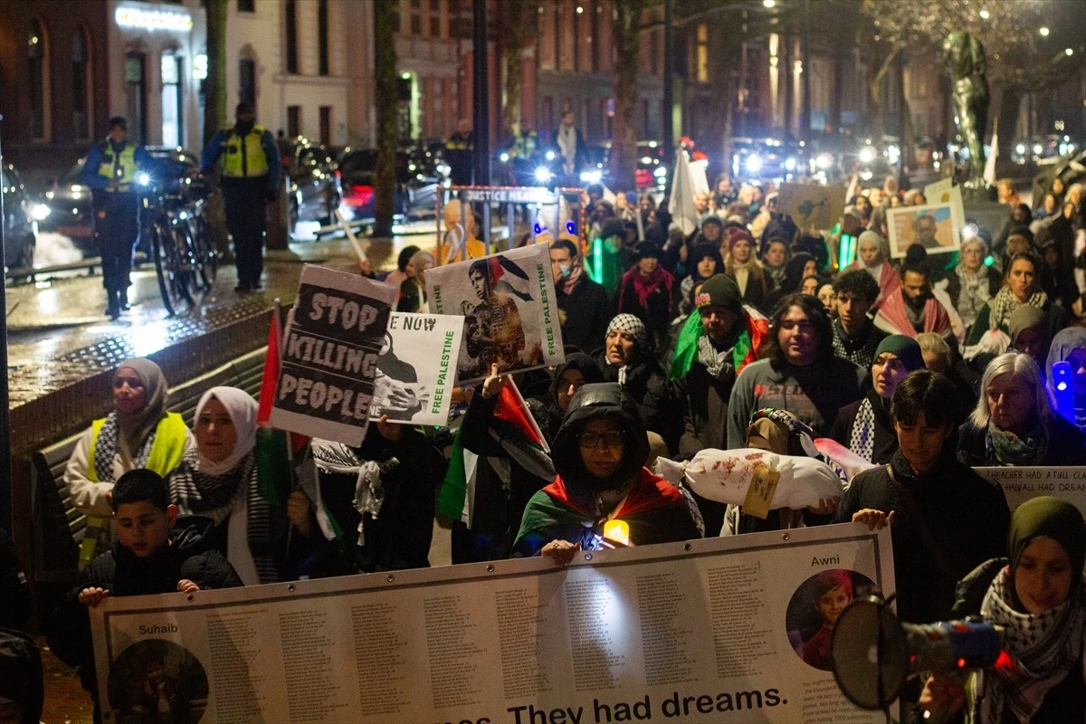 Hollanda\'da Anne Devrimi: Gazze\'deki Çocuklara Destek Yürüyüşü