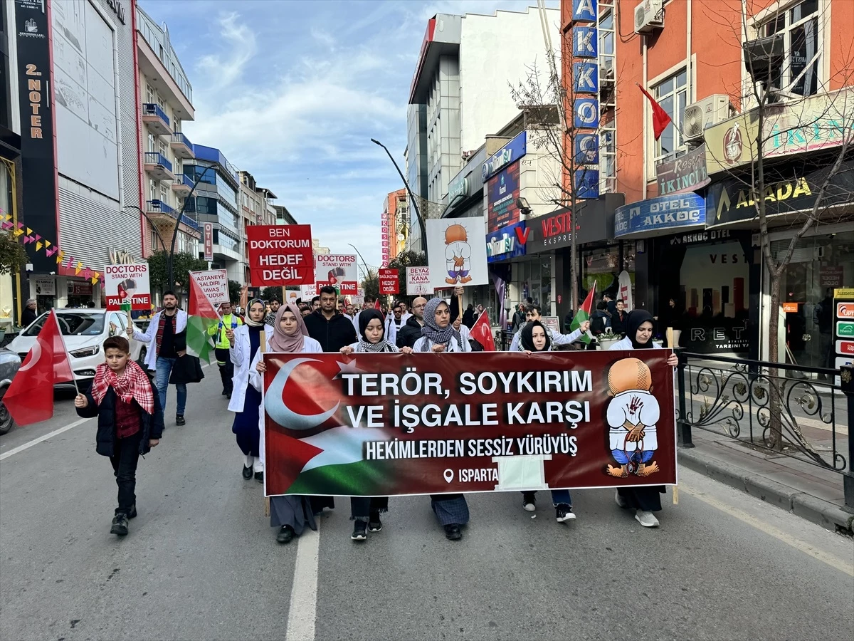 Isparta\'da Sağlık Çalışanları İsrail\'in Gazze\'ye Yönelik Saldırılarını Protesto Etti