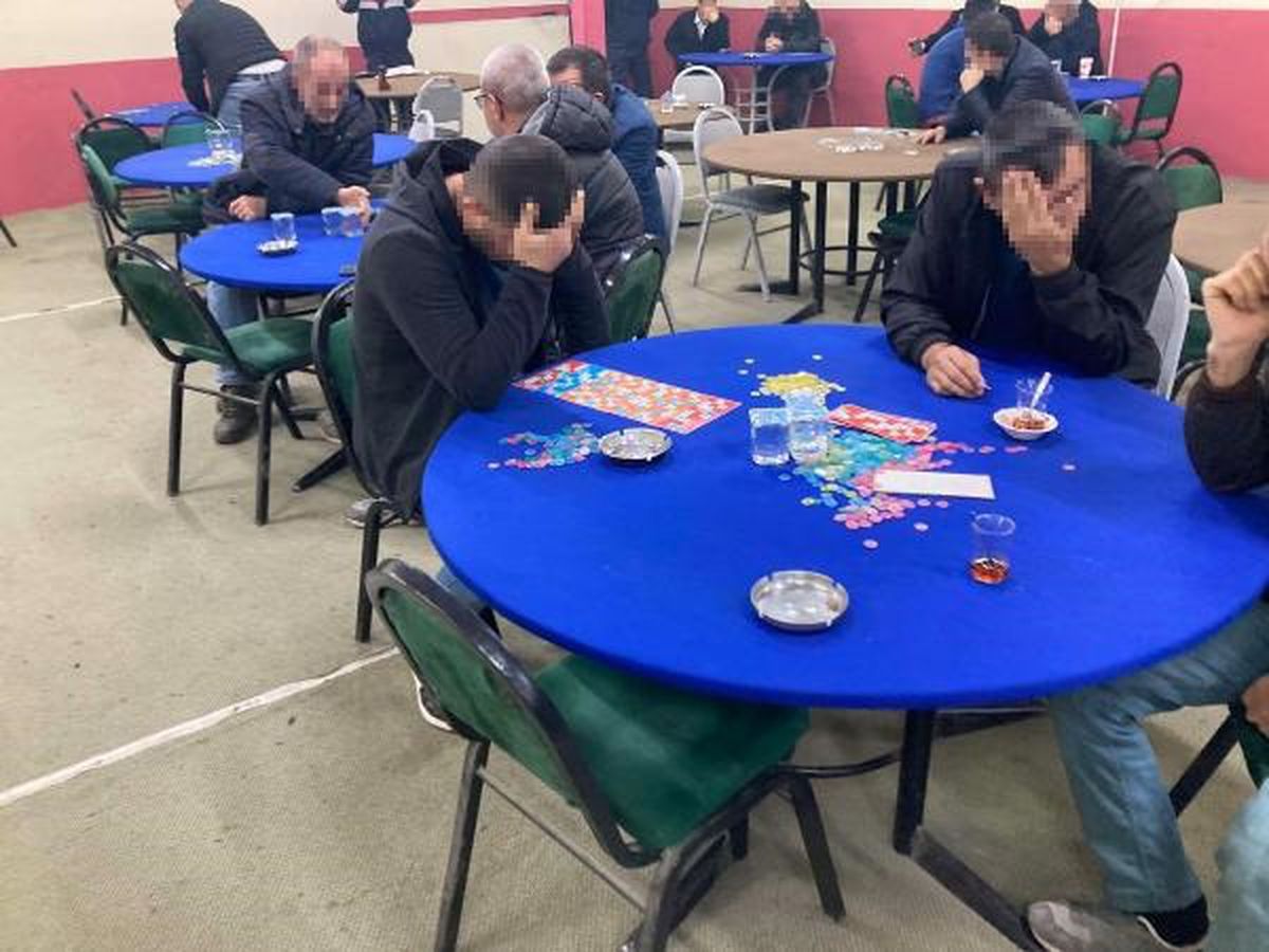 Bornova\'da kumar operasyonu: 41 kişi yakalandı, 263 bin 425 TL ceza kesildi