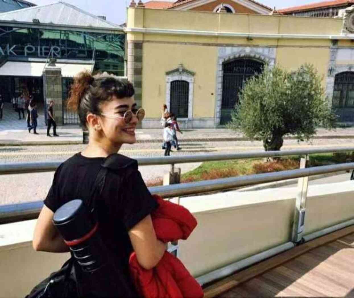 İzmir'de Üniversite Öğrencisi Ölü Bulundu İzmir'de Üniversite Öğrencisi Ölü Bulundu