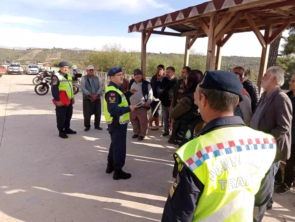 Manavgat\'ta Traktörlerin Römorklarına Reflektör Takıldı