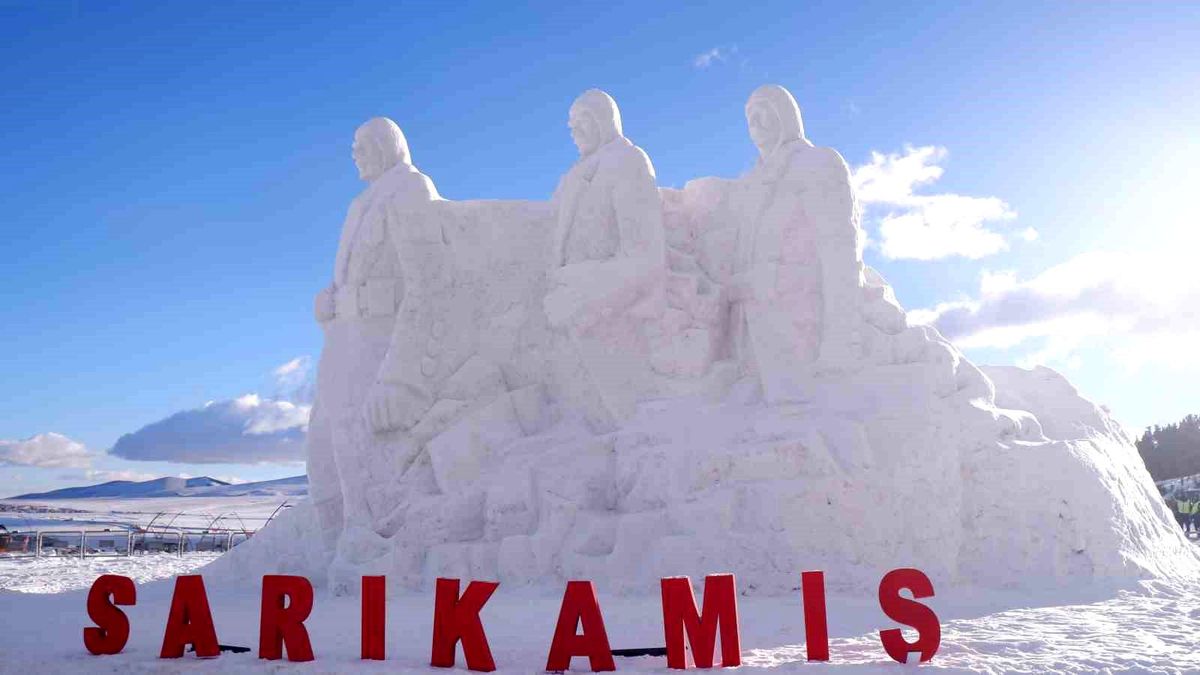 Sarıkamış\'ta yapılan kardan şehit heykellerinin açılışı bugün yapılacak