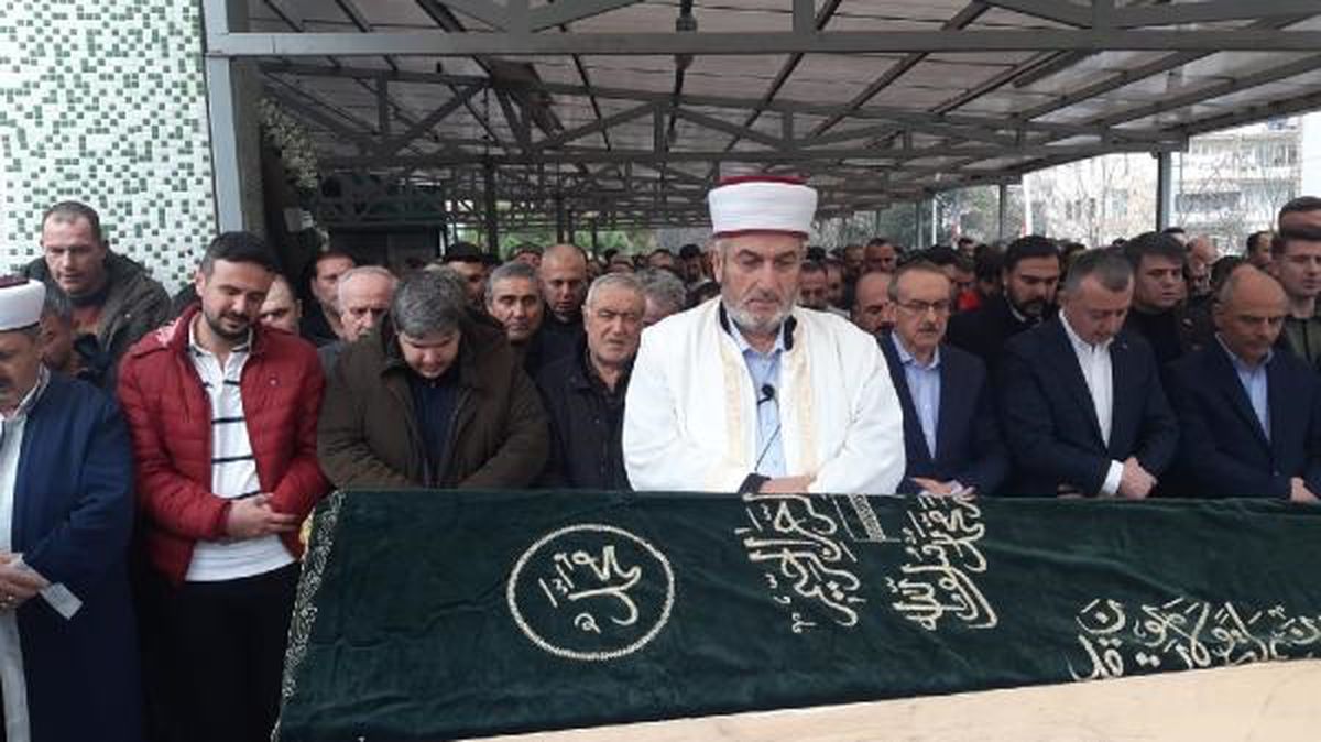 KARS'ta kar yağışı nedeniyle meydana gelen zincirleme kazada 2 kişi hayatını kaybetti