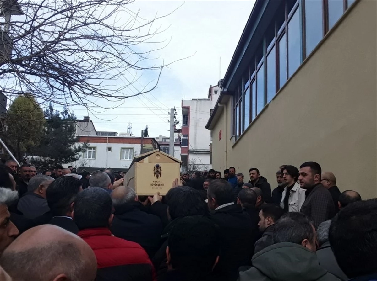 Kars\'ta trafik kazasında hayatını kaybedenlerin cenazeleri Kocaeli\'de toprağa verildi