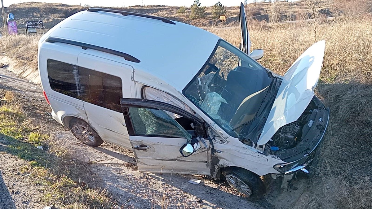 Çorum\'da Trafik Kazası: 5 Kişi Yaralandı