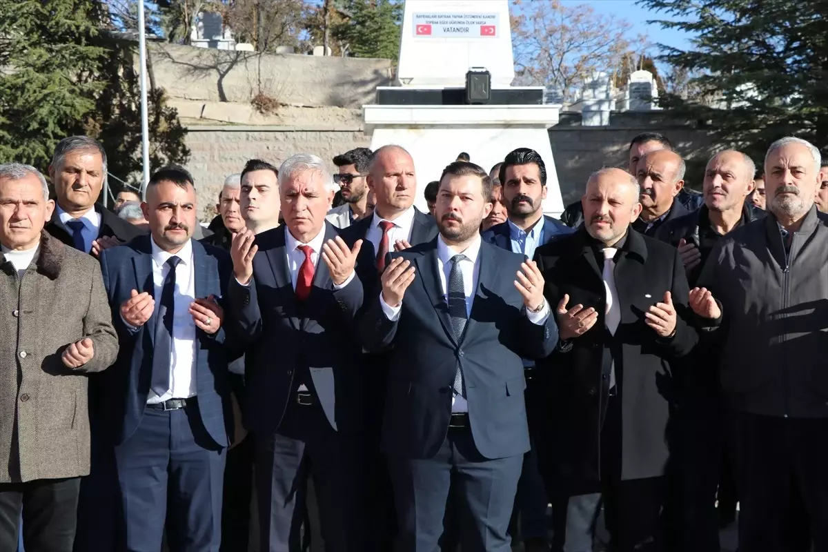 Ülkü Ocakları Niğde İl Başkanlığı tarafından düzenlenen \'Atanın İzinden Bayrağa Saygı Şehitlere Vefa\' yürüyüşü