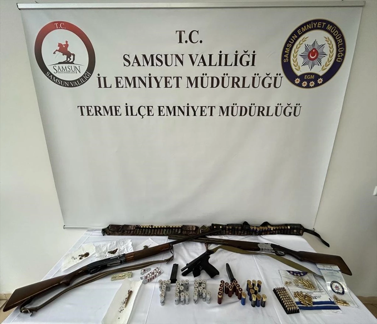 Samsun\'da Silah Kaçakçılığı ve Uyuşturucu Operasyonu: 2 Şüpheli Gözaltına Alındı